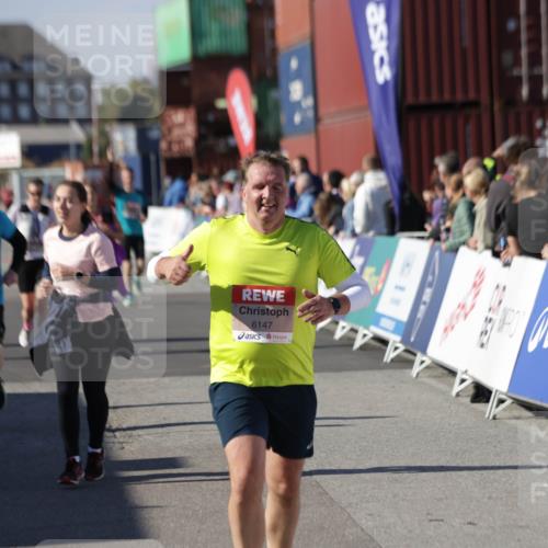 03.10.2025 - Köhlbrandbrückenlauf Jannik Wohlers http://msf.ph/oto/9115333 03.10.2025 13:32:45 Ziel 5133, 5226, 5255, 5442, 5446, 5477, 5478, 6147, 6148, 6360, 6513 meine-sportfotos.de