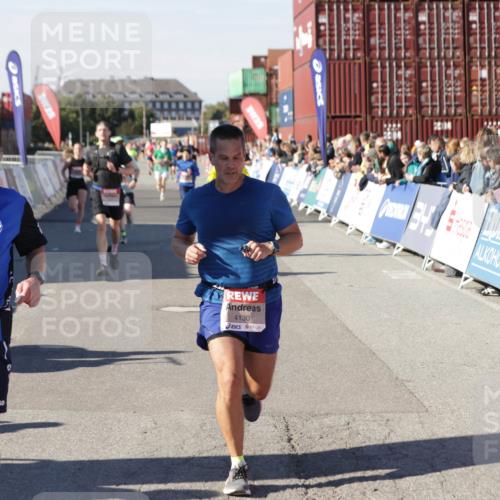 03.10.2025 - Köhlbrandbrückenlauf Jannik Wohlers http://msf.ph/oto/9115341 03.10.2025 13:02:16 Ziel 4109, 4130, 4281, 4492, 4946, 5617, 5697, 5747, 5845, 6032 meine-sportfotos.de