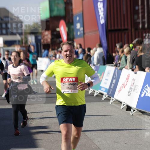 03.10.2025 - Köhlbrandbrückenlauf Jannik Wohlers http://msf.ph/oto/9115344 03.10.2025 13:32:45 Ziel 5133, 5226, 5255, 5442, 5446, 5477, 5478, 6147, 6148, 6360, 6513 meine-sportfotos.de