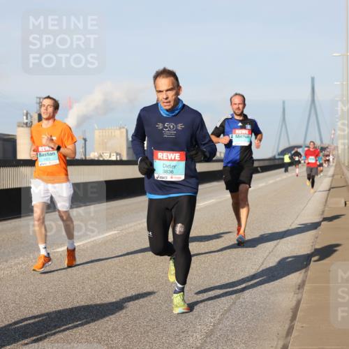 03.10.2025 - Köhlbrandbrückenlauf Lena Gebhardt http://msf.ph/oto/9115347 03.10.2025 09:43:31 Position 2 1423, 50, 3836 meine-sportfotos.de