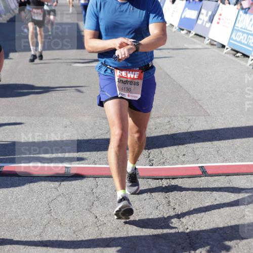 03.10.2025 - Köhlbrandbrückenlauf Jannik Wohlers http://msf.ph/oto/9115351 03.10.2025 13:02:17 Ziel 4109, 4130, 4281, 4492, 4946, 5617, 5697, 5747, 5845, 6492 meine-sportfotos.de