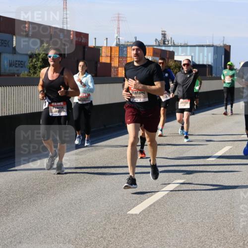 03.10.2025 - Köhlbrandbrückenlauf Strokosch-Dieckow http://msf.ph/oto/9115352 03.10.2025 12:48:20 Position 3 42, 5810 meine-sportfotos.de