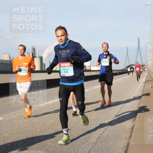 03.10.2025 - Köhlbrandbrückenlauf Lena Gebhardt http://msf.ph/oto/9115357 03.10.2025 09:43:31 Position 2 50, 1423, 3836 meine-sportfotos.de