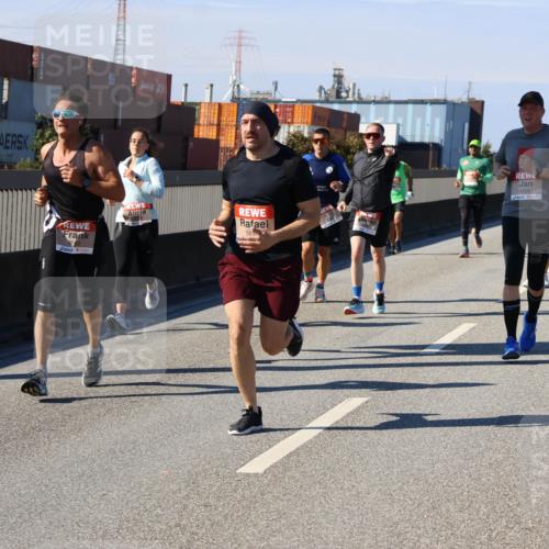 03.10.2025 - Köhlbrandbrückenlauf Strokosch-Dieckow http://msf.ph/oto/9115359 03.10.2025 12:48:20 Position 3 58, 6255 meine-sportfotos.de