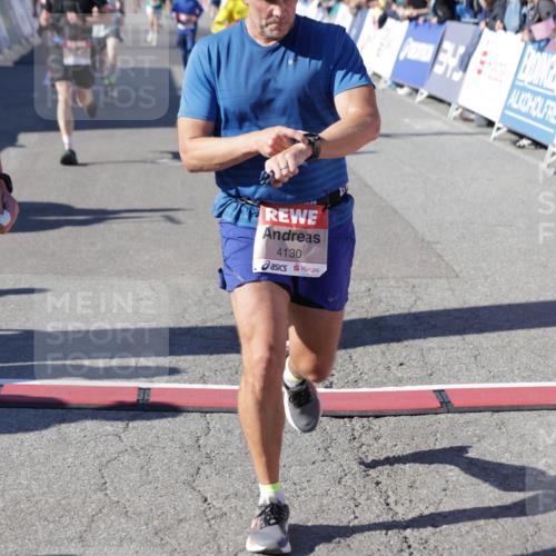 03.10.2025 - Köhlbrandbrückenlauf Jannik Wohlers http://msf.ph/oto/9115364 03.10.2025 13:02:17 Ziel 4109, 4130, 4281, 4492, 4946, 5617, 5697, 5747, 5845, 6492 meine-sportfotos.de