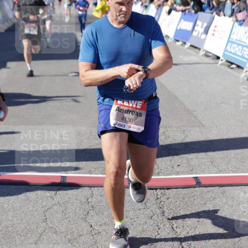 03.10.2025 - Köhlbrandbrückenlauf Jannik Wohlers http://msf.ph/oto/9115368 03.10.2025 13:02:17 Ziel 4109, 4130, 4281, 4492, 4946, 5617, 5697, 5747, 5845, 6492 meine-sportfotos.de
