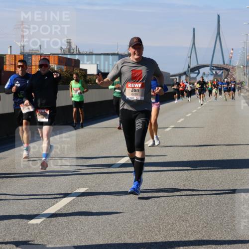 03.10.2025 - Köhlbrandbrückenlauf Strokosch-Dieckow http://msf.ph/oto/9115371 03.10.2025 12:48:21 Position 3 646, 6255 meine-sportfotos.de