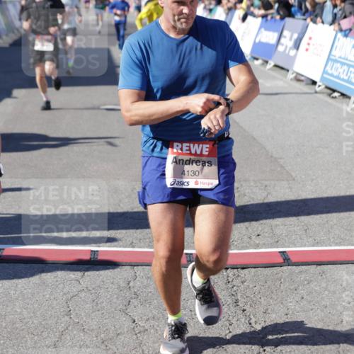 03.10.2025 - Köhlbrandbrückenlauf Jannik Wohlers http://msf.ph/oto/9115374 03.10.2025 13:02:17 Ziel 4109, 4130, 4281, 4492, 4946, 5617, 5697, 5747, 5845, 6492 meine-sportfotos.de