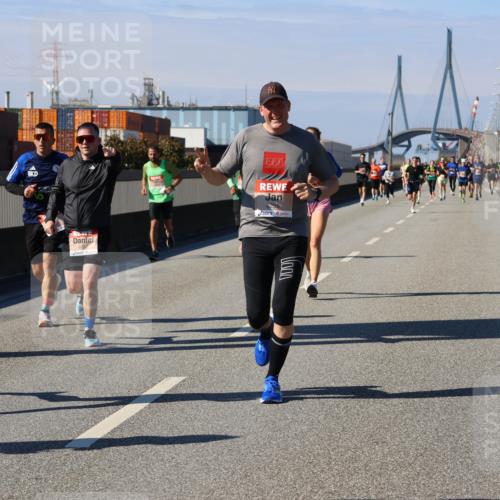 03.10.2025 - Köhlbrandbrückenlauf Strokosch-Dieckow http://msf.ph/oto/9115380 03.10.2025 12:48:21 Position 3 255 meine-sportfotos.de