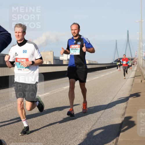 03.10.2025 - Köhlbrandbrückenlauf Lena Gebhardt http://msf.ph/oto/9115383 03.10.2025 09:43:32 Position 2 3155, 1215 meine-sportfotos.de