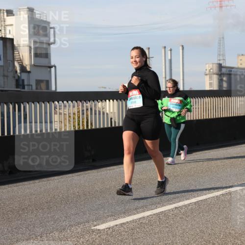 03.10.2025 - Köhlbrandbrückenlauf Lena Gebhardt http://msf.ph/oto/9115387 03.10.2025 10:18:10 Position 2 3098, 3624 meine-sportfotos.de