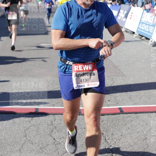 03.10.2025 - Köhlbrandbrückenlauf Jannik Wohlers http://msf.ph/oto/9115388 03.10.2025 13:02:17 Ziel 4109, 4130, 4281, 4492, 4946, 5617, 5697, 5747, 5845, 6492 meine-sportfotos.de