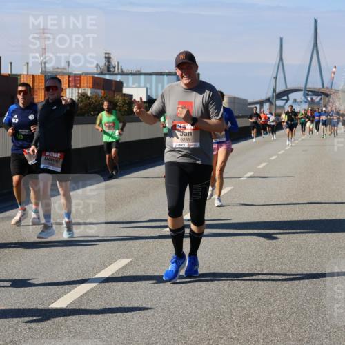 03.10.2025 - Köhlbrandbrückenlauf Strokosch-Dieckow http://msf.ph/oto/9115389 03.10.2025 12:48:21 Position 3 15, 646, 6255 meine-sportfotos.de