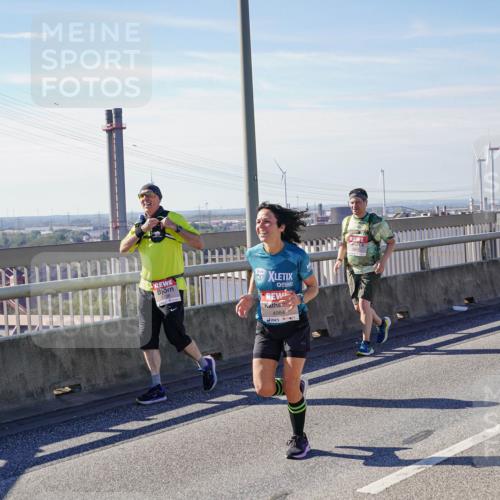 03.10.2025 - Köhlbrandbrückenlauf Michael Burmester http://msf.ph/oto/9115390 03.10.2025 12:56:54 Position 2 4984 meine-sportfotos.de