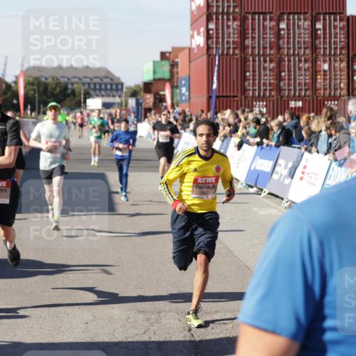 03.10.2025 - Köhlbrandbrückenlauf Jannik Wohlers http://msf.ph/oto/9115403 03.10.2025 13:02:18 Ziel 4109, 4130, 4281, 4337, 4492, 4946, 5617, 5697, 5747, 5845, 6465, 6492 meine-sportfotos.de