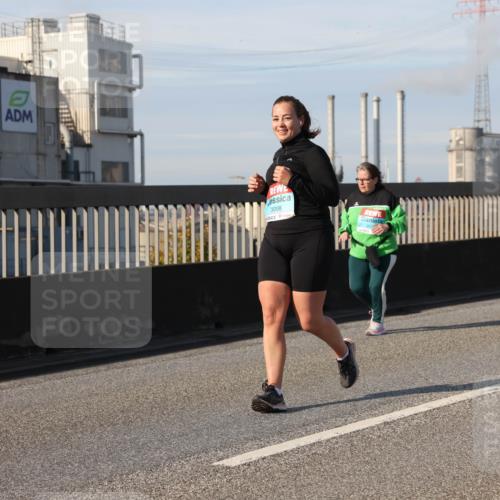 03.10.2025 - Köhlbrandbrückenlauf Lena Gebhardt http://msf.ph/oto/9115406 03.10.2025 10:18:10 Position 2 3098 meine-sportfotos.de