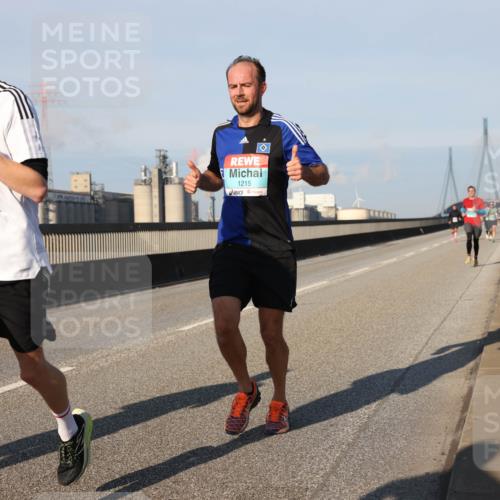 03.10.2025 - Köhlbrandbrückenlauf Lena Gebhardt http://msf.ph/oto/9115419 03.10.2025 09:43:33 Position 2 3155, 1215 meine-sportfotos.de