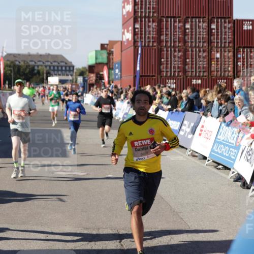 03.10.2025 - Köhlbrandbrückenlauf Jannik Wohlers http://msf.ph/oto/9115430 03.10.2025 13:02:18 Ziel 4109, 4130, 4281, 4337, 4492, 4946, 5617, 5697, 5747, 5845, 6465, 6492 meine-sportfotos.de