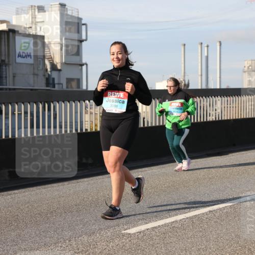 03.10.2025 - Köhlbrandbrückenlauf Lena Gebhardt http://msf.ph/oto/9115432 03.10.2025 10:18:11 Position 2 3098 meine-sportfotos.de