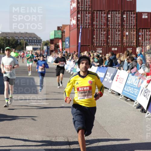 03.10.2025 - Köhlbrandbrückenlauf Jannik Wohlers http://msf.ph/oto/9115433 03.10.2025 13:02:18 Ziel 4109, 4130, 4281, 4337, 4492, 4946, 5617, 5697, 5747, 5845, 6465, 6492 meine-sportfotos.de