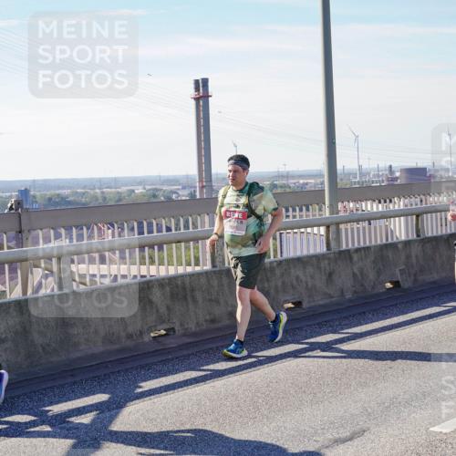 03.10.2025 - Köhlbrandbrückenlauf Michael Burmester http://msf.ph/oto/9115437 03.10.2025 12:56:55 Position 2 5138 meine-sportfotos.de
