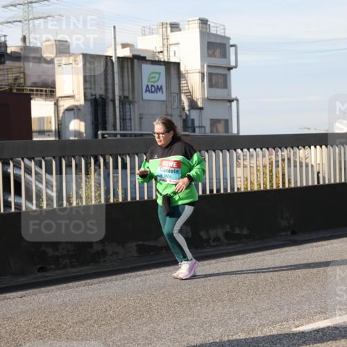 03.10.2025 - Köhlbrandbrückenlauf Lena Gebhardt http://msf.ph/oto/9115440 03.10.2025 10:18:12 Position 2 3624 meine-sportfotos.de