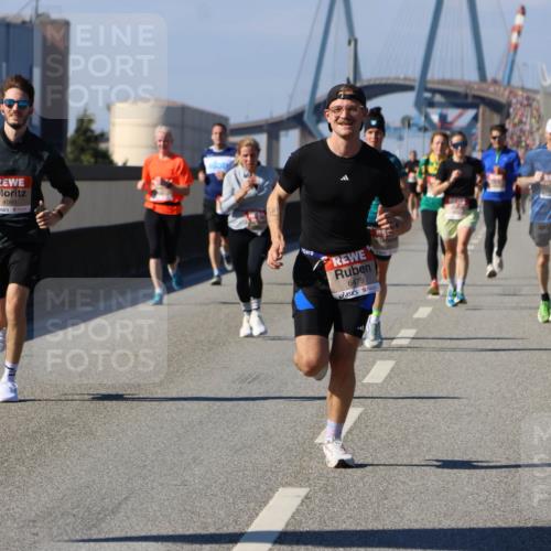 03.10.2025 - Köhlbrandbrückenlauf Strokosch-Dieckow http://msf.ph/oto/9115446 03.10.2025 12:48:32 Position 3 4069, 6479 meine-sportfotos.de