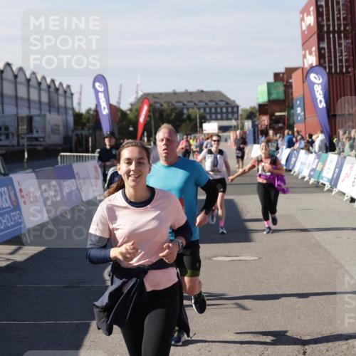 03.10.2025 - Köhlbrandbrückenlauf Jannik Wohlers http://msf.ph/oto/9115451 03.10.2025 13:32:51 Ziel 5110, 5133, 5187, 5273, 5446, 5477, 5478, 6147, 6148, 6360, 6513 meine-sportfotos.de