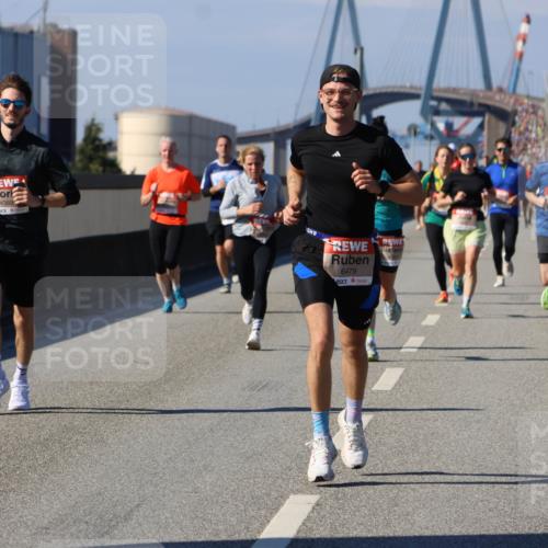 03.10.2025 - Köhlbrandbrückenlauf Strokosch-Dieckow http://msf.ph/oto/9115453 03.10.2025 12:48:32 Position 3 4069, 6479 meine-sportfotos.de