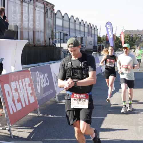 03.10.2025 - Köhlbrandbrückenlauf Jannik Wohlers http://msf.ph/oto/9115454 03.10.2025 13:02:19 Ziel 4109, 4130, 4277, 4281, 4337, 4492, 4946, 5617, 5697, 5747, 5845, 6465, 6492 meine-sportfotos.de
