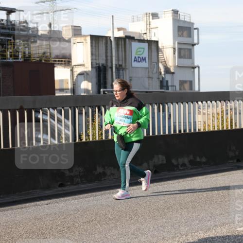 03.10.2025 - Köhlbrandbrückenlauf Lena Gebhardt http://msf.ph/oto/9115458 03.10.2025 10:18:12 Position 2 3624 meine-sportfotos.de