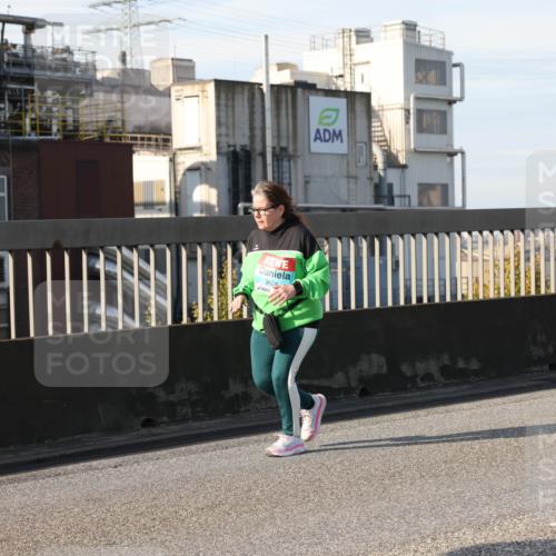 03.10.2025 - Köhlbrandbrückenlauf Lena Gebhardt http://msf.ph/oto/9115466 03.10.2025 10:18:12 Position 2 3624 meine-sportfotos.de