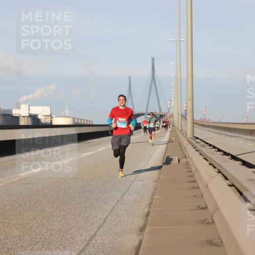 03.10.2025 - Köhlbrandbrückenlauf Lena Gebhardt http://msf.ph/oto/9115470 03.10.2025 09:43:35 Position 2  meine-sportfotos.de