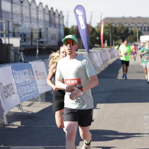 03.10.2025 - Köhlbrandbrückenlauf Jannik Wohlers http://msf.ph/oto/9115477 03.10.2025 13:02:20 Ziel 4109, 4130, 4277, 4281, 4337, 4492, 4946, 5617, 5697, 5747, 5845, 6465, 6492 meine-sportfotos.de