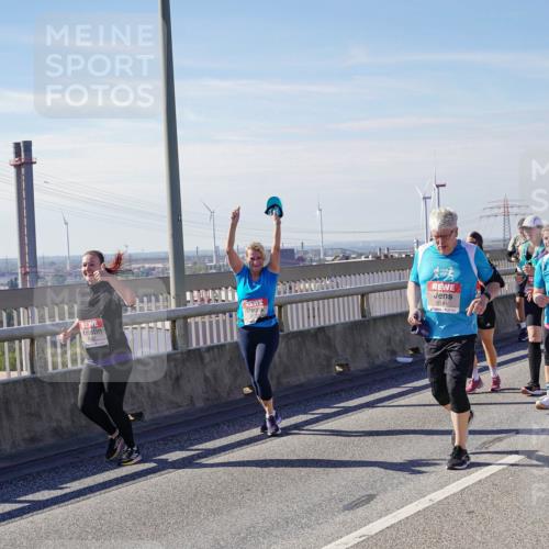 03.10.2025 - Köhlbrandbrückenlauf Michael Burmester http://msf.ph/oto/9115487 03.10.2025 12:56:57 Position 2 6544, 6545 meine-sportfotos.de