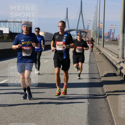 03.10.2025 - Köhlbrandbrückenlauf Strokosch-Dieckow http://msf.ph/oto/9115492 03.10.2025 12:48:42 Position 3 6612, 4252, 6465 meine-sportfotos.de