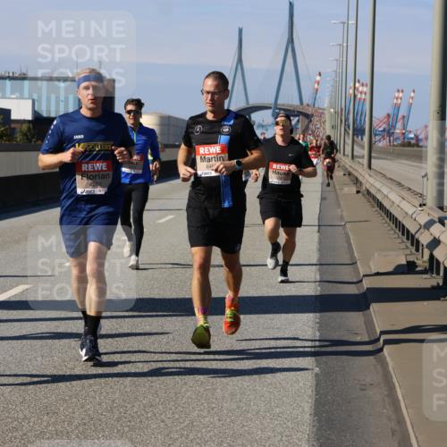 03.10.2025 - Köhlbrandbrückenlauf Strokosch-Dieckow http://msf.ph/oto/9115495 03.10.2025 12:48:42 Position 3 12, 4252, 646 meine-sportfotos.de