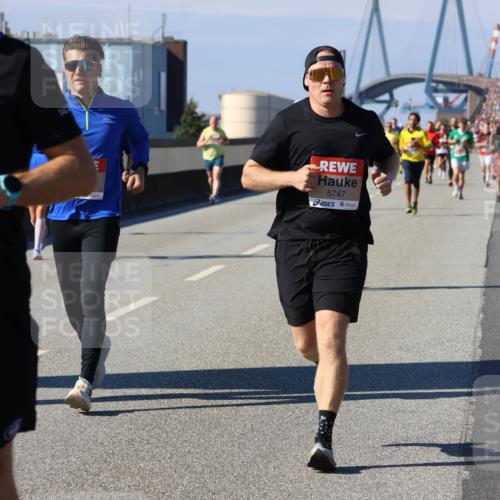 03.10.2025 - Köhlbrandbrückenlauf Strokosch-Dieckow http://msf.ph/oto/9115502 03.10.2025 12:48:44 Position 3 6465, 5747 meine-sportfotos.de