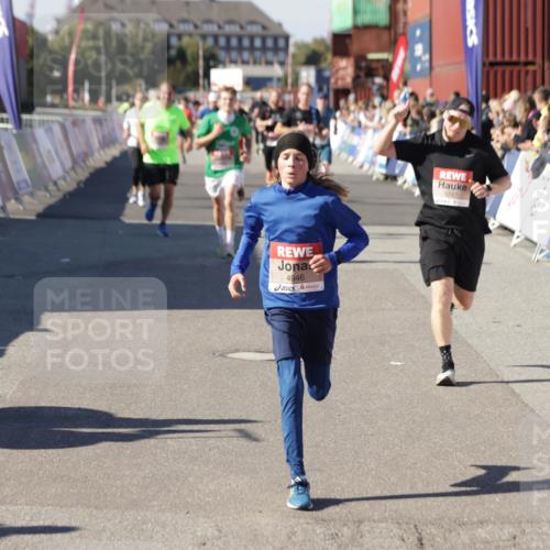 03.10.2025 - Köhlbrandbrückenlauf Jannik Wohlers http://msf.ph/oto/9115510 03.10.2025 13:02:20 Ziel 4109, 4130, 4277, 4281, 4337, 4492, 4946, 5617, 5697, 5747, 5845, 6465, 6492 meine-sportfotos.de