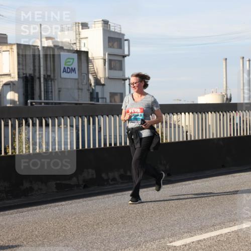 03.10.2025 - Köhlbrandbrückenlauf Lena Gebhardt http://msf.ph/oto/9115513 03.10.2025 10:18:14 Position 2  meine-sportfotos.de