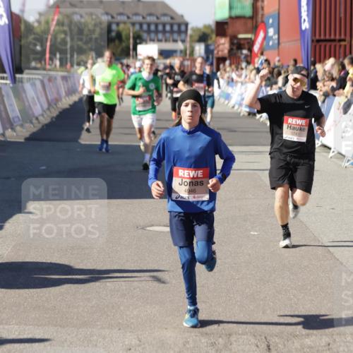 03.10.2025 - Köhlbrandbrückenlauf Jannik Wohlers http://msf.ph/oto/9115514 03.10.2025 13:02:20 Ziel 4109, 4130, 4277, 4281, 4337, 4492, 4946, 5617, 5697, 5747, 5845, 6465, 6492 meine-sportfotos.de