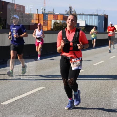 03.10.2025 - Köhlbrandbrückenlauf Strokosch-Dieckow http://msf.ph/oto/9115530 03.10.2025 12:48:49 Position 3 5639 meine-sportfotos.de