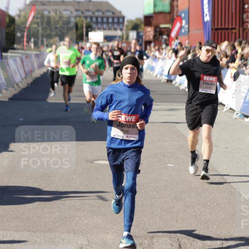 03.10.2025 - Köhlbrandbrückenlauf Jannik Wohlers http://msf.ph/oto/9115531 03.10.2025 13:02:21 Ziel 4109, 4130, 4271, 4277, 4281, 4337, 4492, 4783, 4946, 5617, 5697, 5747, 5845, 6465, 6492 meine-sportfotos.de