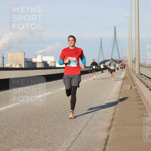 03.10.2025 - Köhlbrandbrückenlauf Lena Gebhardt http://msf.ph/oto/9115532 03.10.2025 09:43:36 Position 2 3518 meine-sportfotos.de