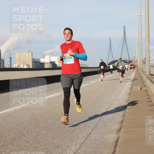 03.10.2025 - Köhlbrandbrückenlauf Lena Gebhardt http://msf.ph/oto/9115557 03.10.2025 09:43:37 Position 2 3518 meine-sportfotos.de
