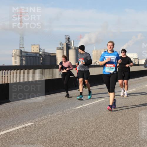 03.10.2025 - Köhlbrandbrückenlauf Lena Gebhardt http://msf.ph/oto/9115570 03.10.2025 10:18:27 Position 2 2520 meine-sportfotos.de