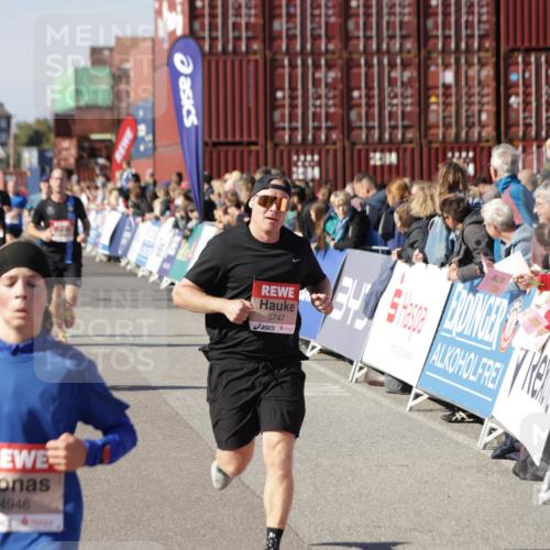 03.10.2025 - Köhlbrandbrückenlauf Jannik Wohlers http://msf.ph/oto/9115583 03.10.2025 13:02:22 Ziel 4109, 4130, 4271, 4277, 4281, 4337, 4492, 4783, 4946, 5080, 5617, 5697, 5747, 5784, 5845, 6465, 6492 meine-sportfotos.de
