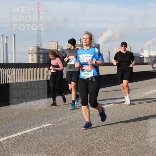 03.10.2025 - Köhlbrandbrückenlauf Lena Gebhardt http://msf.ph/oto/9115594 03.10.2025 10:18:29 Position 2 117, 2520 meine-sportfotos.de