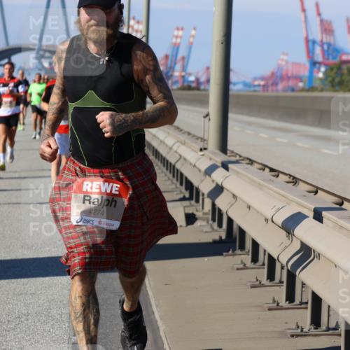 03.10.2025 - Köhlbrandbrückenlauf Strokosch-Dieckow http://msf.ph/oto/9115597 03.10.2025 12:48:59 Position 3 4274 meine-sportfotos.de
