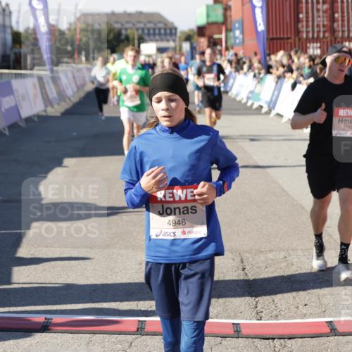 03.10.2025 - Köhlbrandbrückenlauf Jannik Wohlers http://msf.ph/oto/9115598 03.10.2025 13:02:22 Ziel 4109, 4130, 4271, 4277, 4281, 4337, 4492, 4783, 4946, 5080, 5617, 5697, 5747, 5784, 5845, 6465, 6492 meine-sportfotos.de